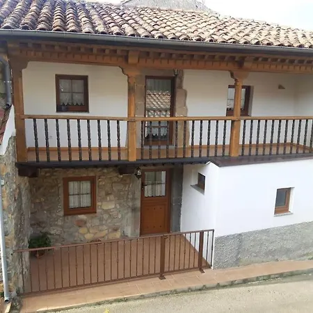La Calzada Del Canto Holiday home Melarde